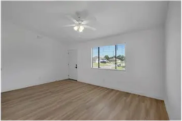 $1100 : Rental property with 2 bedro image 5