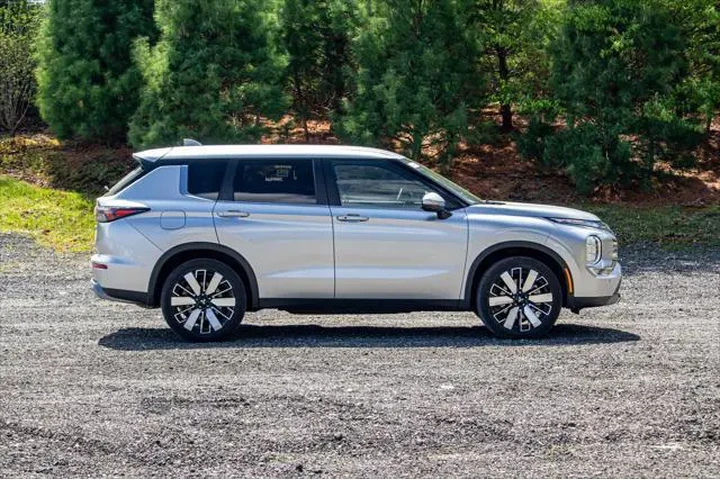 $22895 : Mitsubishi Outlander 2025 SE image 10
