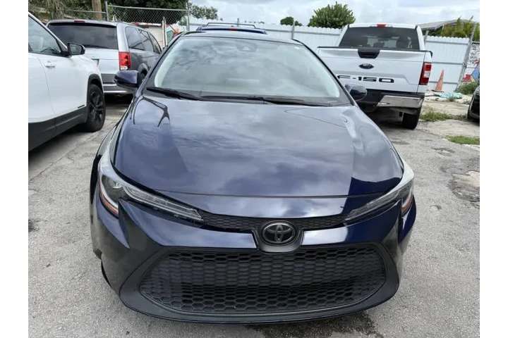 $9850 : 2020 Corolla LE image 3