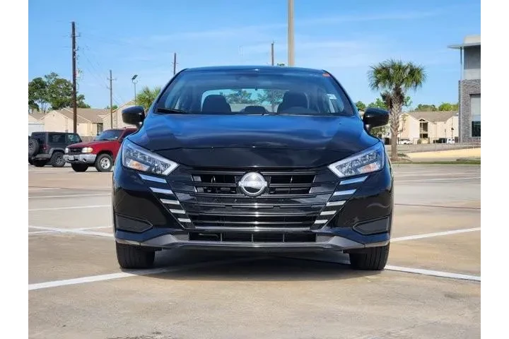 $17506 : Nissan Versa 2025 SV 4dr Sed image 2