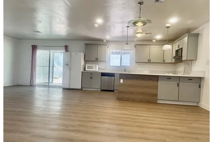 $850 : New Renovation cozy home image 2