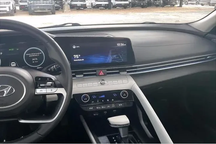 $19897 : Hyundai ELANTRA Hybrid 2021 image 7