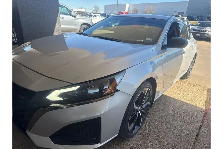 $20200 : Nissan Altima 2024 2.5 SR 4d image 2