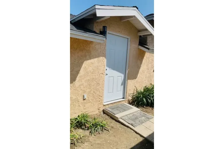 $1700 : RENTO-ESTUDIO Downey image 1