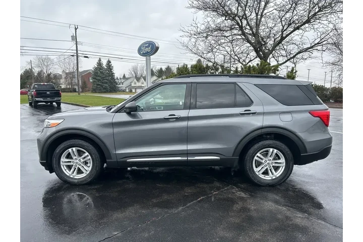 $25919 : Ford Explorer 2021 AWD XLT 4 image 2