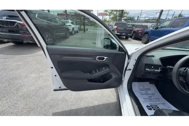 $21577 : Honda Civic 2023 LX 4dr Hatc image 10