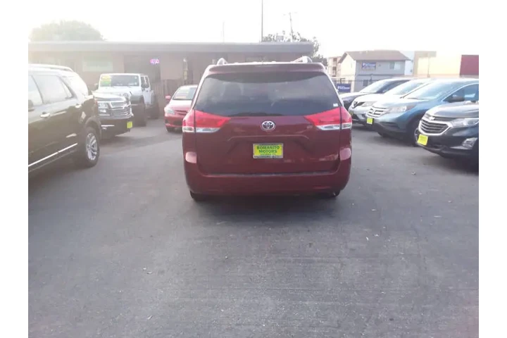 $15999 : 2014 Sienna Limited 7-Passeng image 5