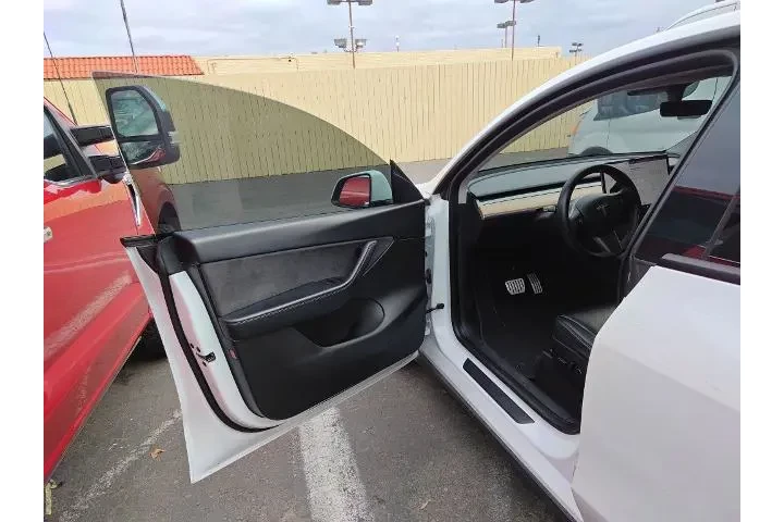 $30183 : Tesla Model Y 2022 AWD Perfo image 4