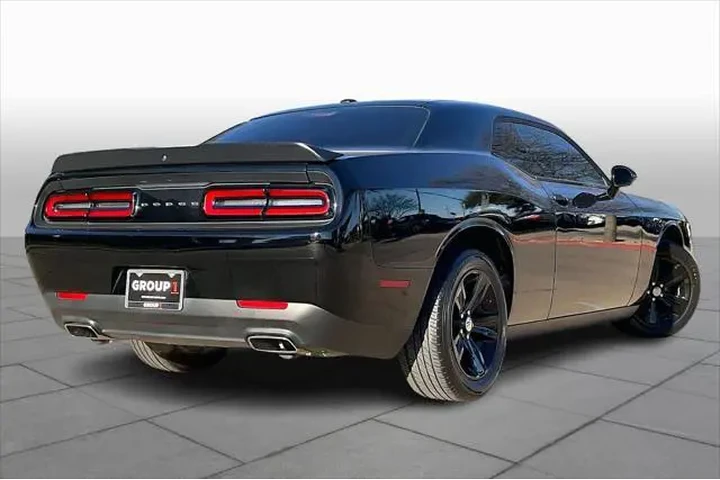 $22995 : Dodge Challenger 2023 SXT 2d image 10