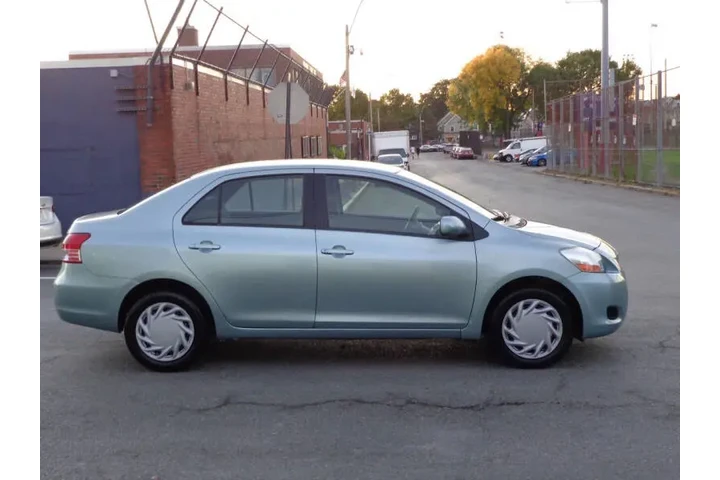 $7800 : 2010 Yaris image 5