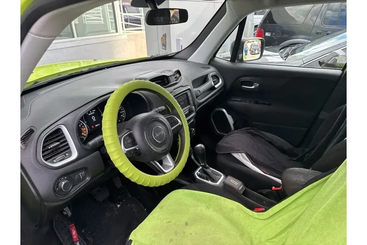 $16000 : Jeep Renegade 2018 4x4 Sport image 4