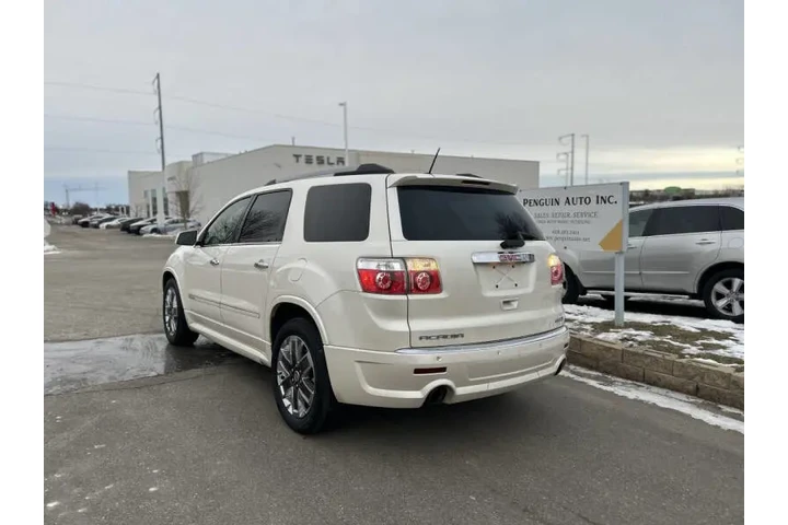 $7490 : 2011 GMC Acadia Denali image 3