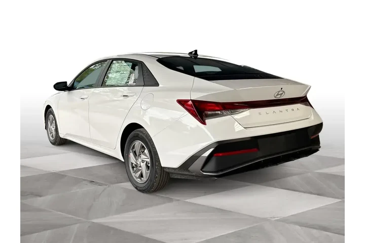 $26262 : Hyundai ELANTRA 2026 SE 4dr image 6