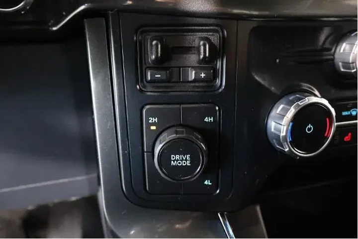 $32718 : Ford F-150 2023 4x4 XLT 4dr image 4