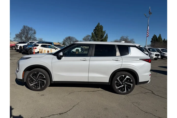 $23500 : Mitsubishi Outlander 2024 SE image 2