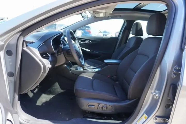 $19488 : Chevrolet Malibu 2024 LT 4dr image 7