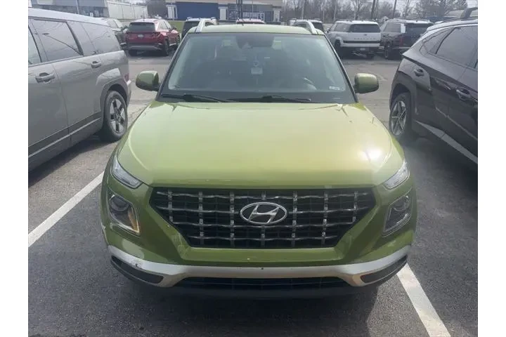 $11677 : Hyundai VENUE 2022 SEL 4dr C image 4