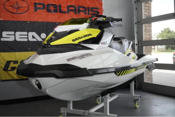 $12777 : 2016 Sea-Doo RXP-X image 7