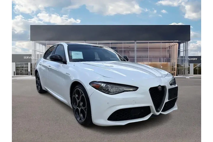 $25695 : Alfa Romeo Giulia 2023 AWD T image 3