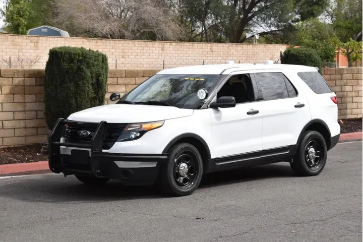 $16999 : 2015 Explorer Police Intercep image 1