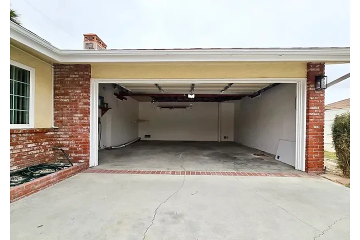 $1995 : LOCATION...LOCATION...LOCATION image 2