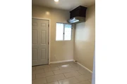 $1495 : Single, 1st floor, Los Angeles thumbnail