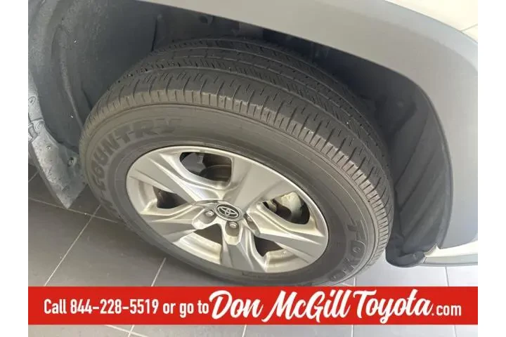 $28386 : Toyota RAV4 2024 AWD XLE 4dr image 6