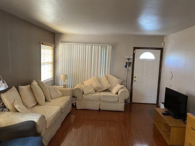 $1500 : Norwalk, California image 2