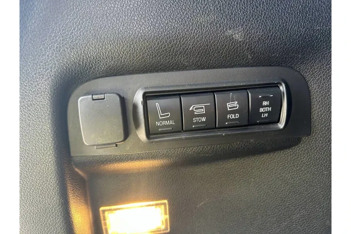 $15990 : 2017 Explorer Platinum image 7