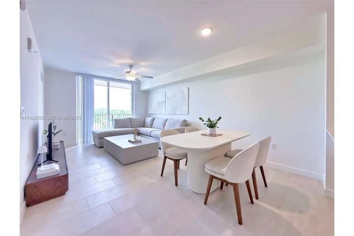 $2570 : Apartment for Rent image 2