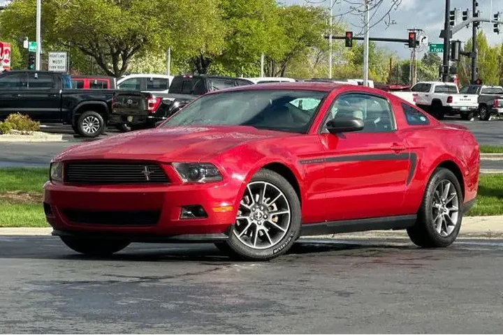 $9995 : Ford Mustang 2012 V6 2dr Fas image 1