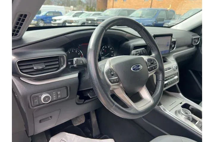 $26352 : Ford Explorer 2021 AWD XLT 4 image 7