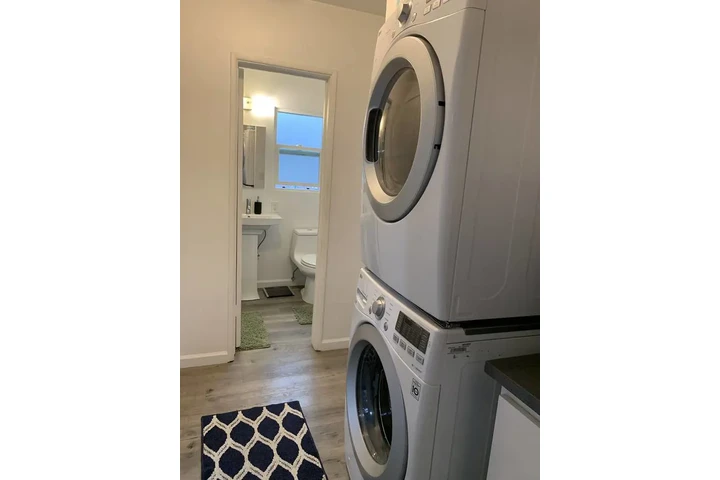 $700 : Furnished Nice Room Available image 1