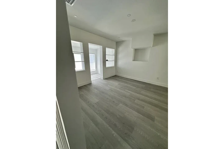 $700 : Beautiful Home...Miami, FL image 2