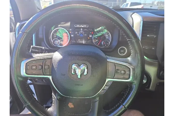 $30235 : Ram 1500 2021 4x4 Laramie 4d image 9