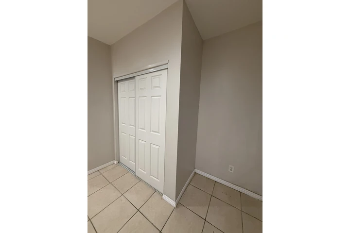 $1850 : Estudio. image 4