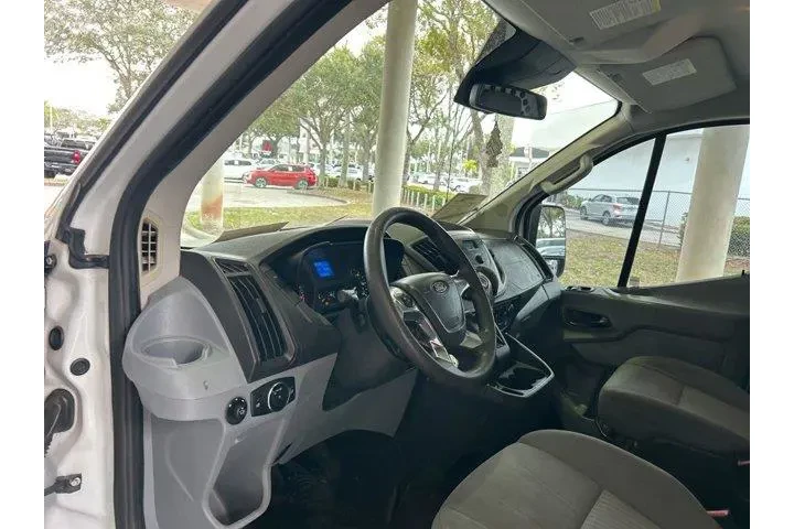 $11952 : Ford Transit 2016 250 3dr SW image 6