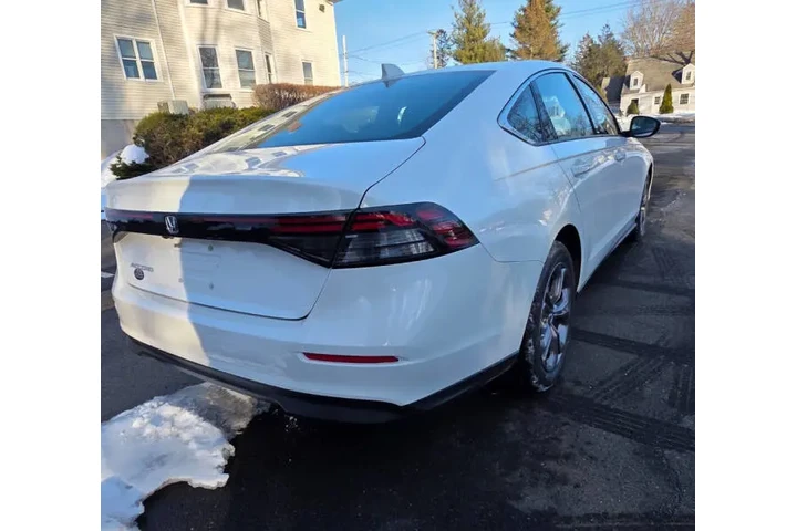 $25500 : 2024 Accord EX image 3