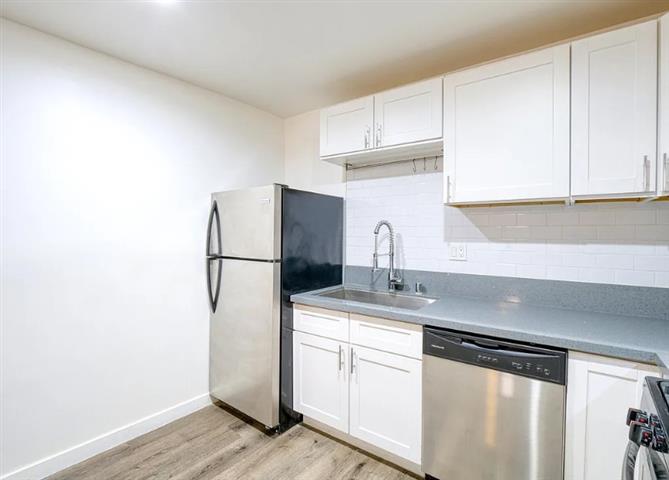 $1800 : 2Bed apartment for rent in LA image 9