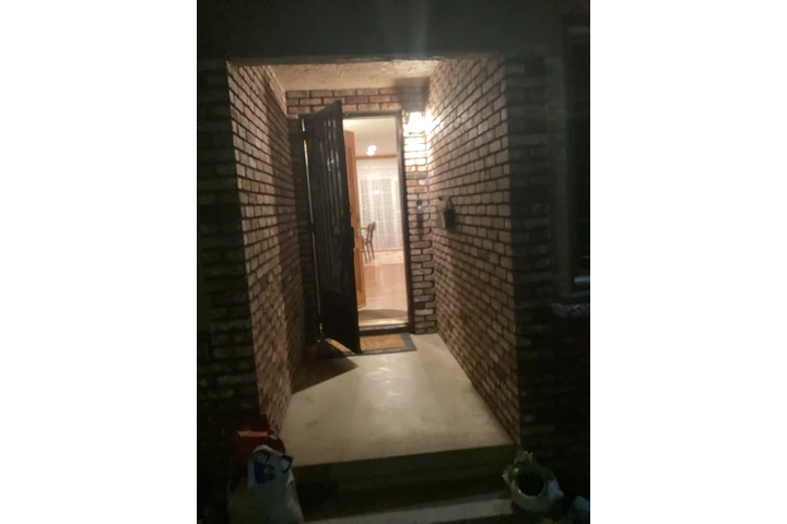 $2890 : Casa Amueblad-2R+2B+Oficina+TV image 1