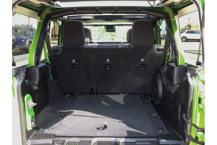 $29587 : 2019 Wrangler Unlimited Sahar image 9