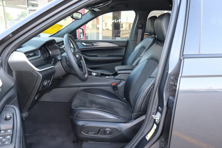 $33287 : 2023 Grand Cherokee Altitude image 7