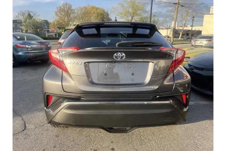 $16900 : 2019 C-HR XLE image 4