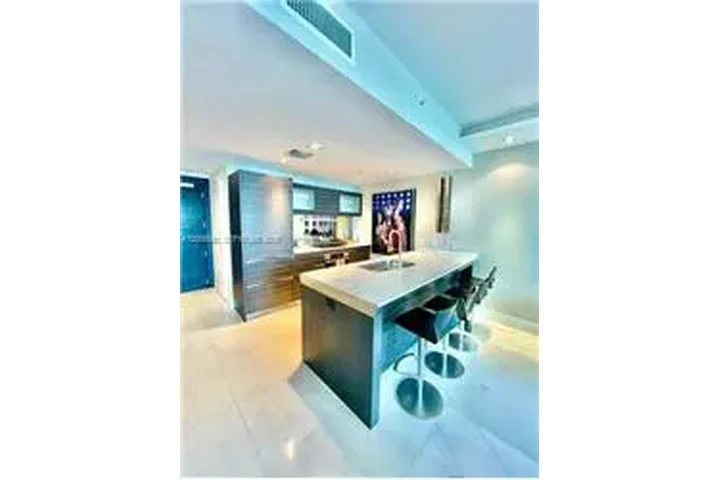 $5000 : Rental property with 1 bedro image 5