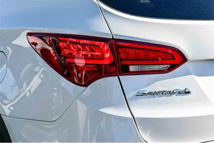 $15000 : Hyundai SANTA FE Sport 2018 image 9