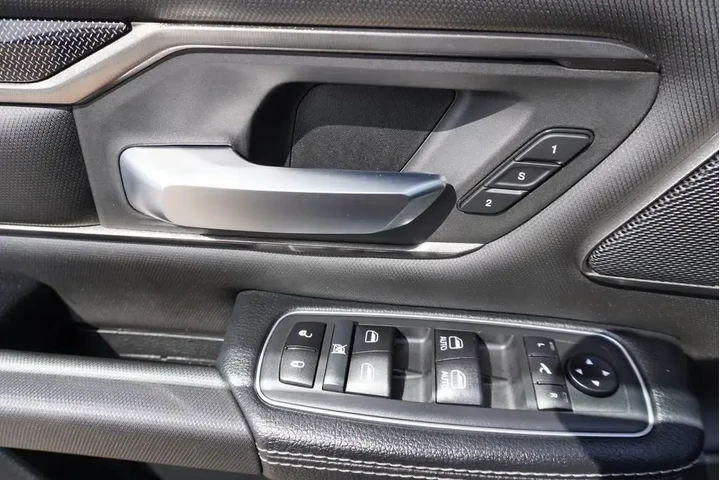 $36488 : Ram 1500 2021 4x4 Rebel 4dr image 10