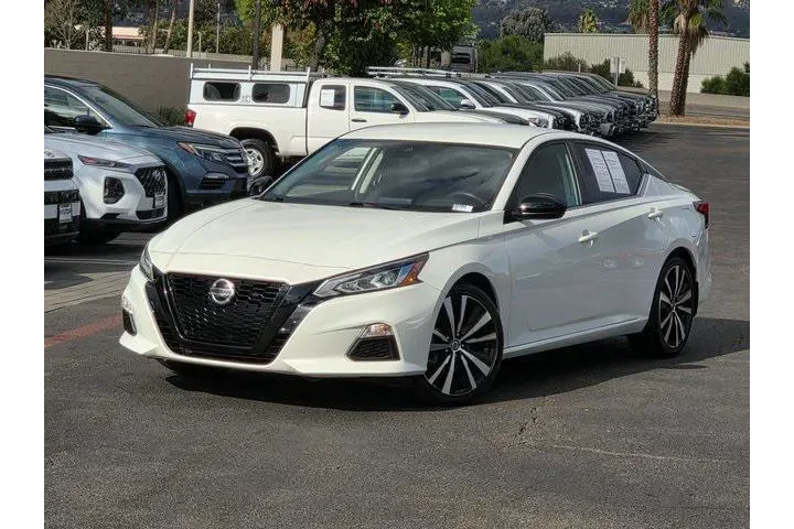 $19949 : Nissan Altima 2022 2.5 SR 4d image 2