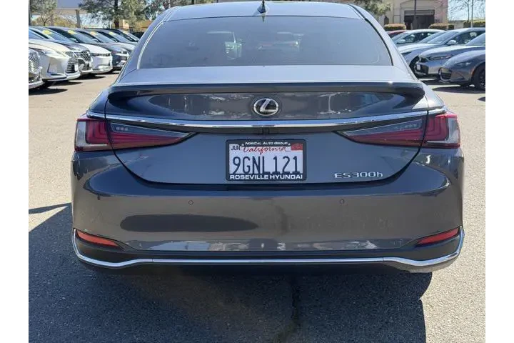 $35991 : Lexus ES 300h 2023 Luxury 4d image 8