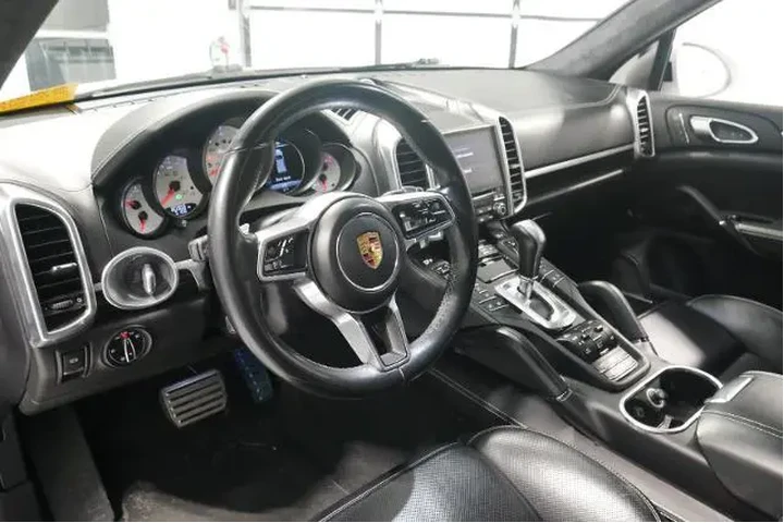 $39000 : Porsche Cayenne 2017 AWD Tur image 9