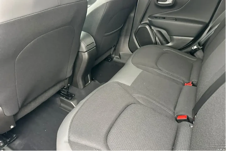 $22756 : Jeep Renegade 2023 4x4 Altit image 4